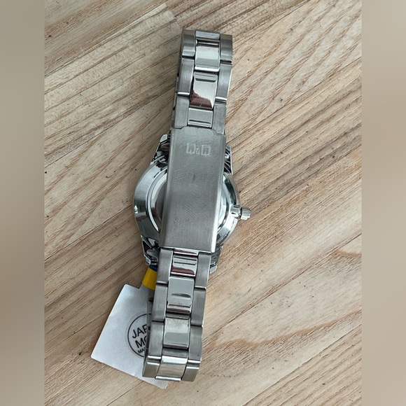 Q&Q Ladies Watch Stainless Bracelet Black Dial Stainless Case NWT - Picture 10 of 12